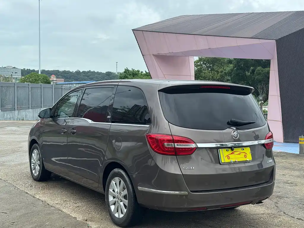 Buick GL8 — миниатюра 3