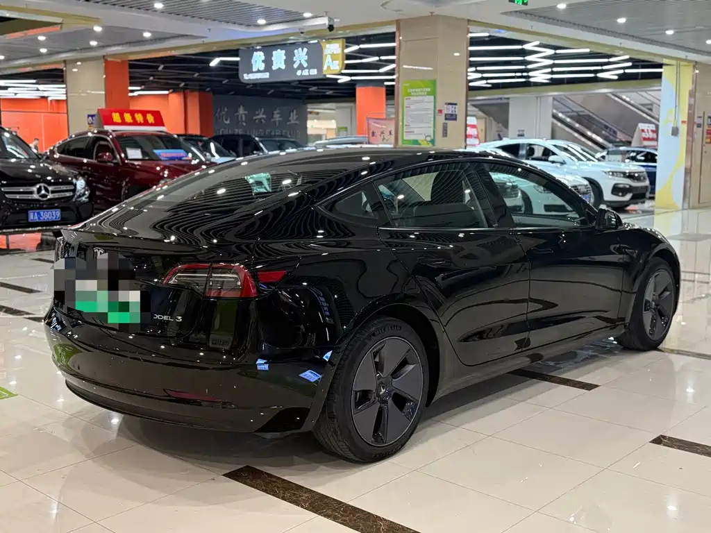 Tesla Model 3 — миниатюра 7