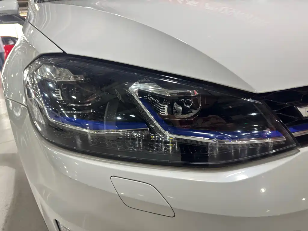 Volkswagen Golf EV — миниатюра 20