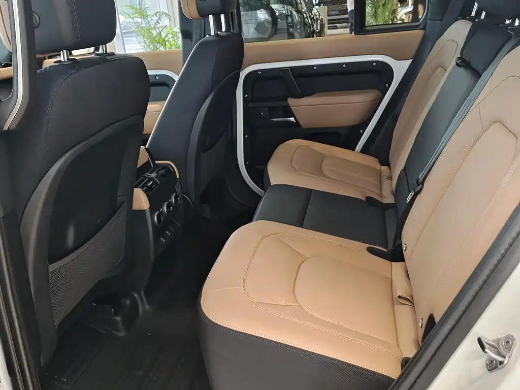 Land Rover Defender — миниатюра 6