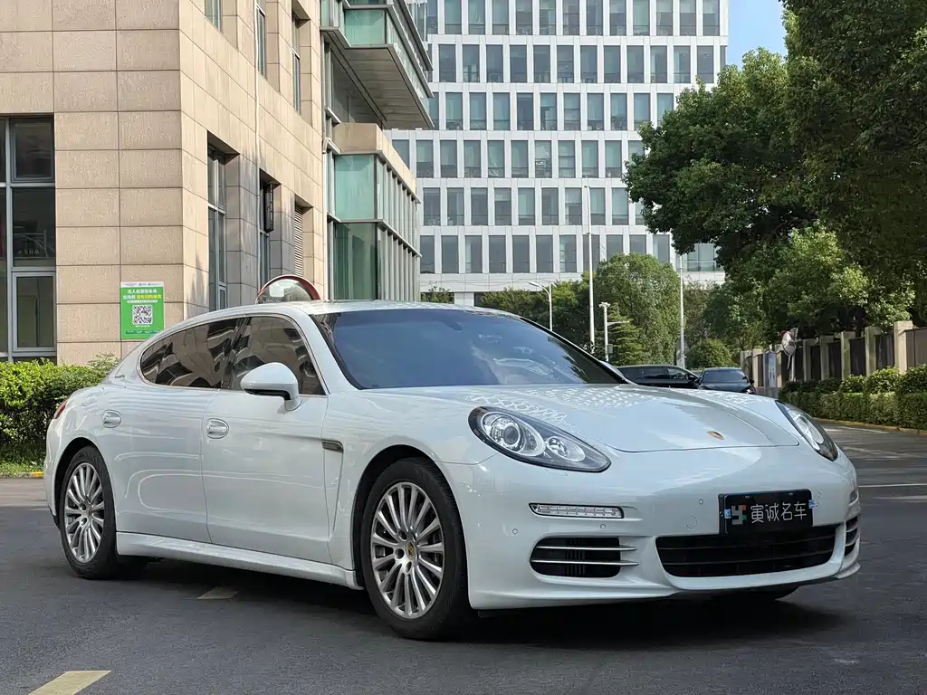 PORSCHE PANAMERA