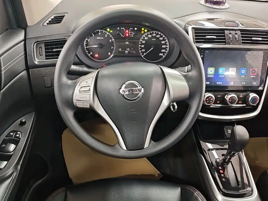 Nissan Tiida — миниатюра 11