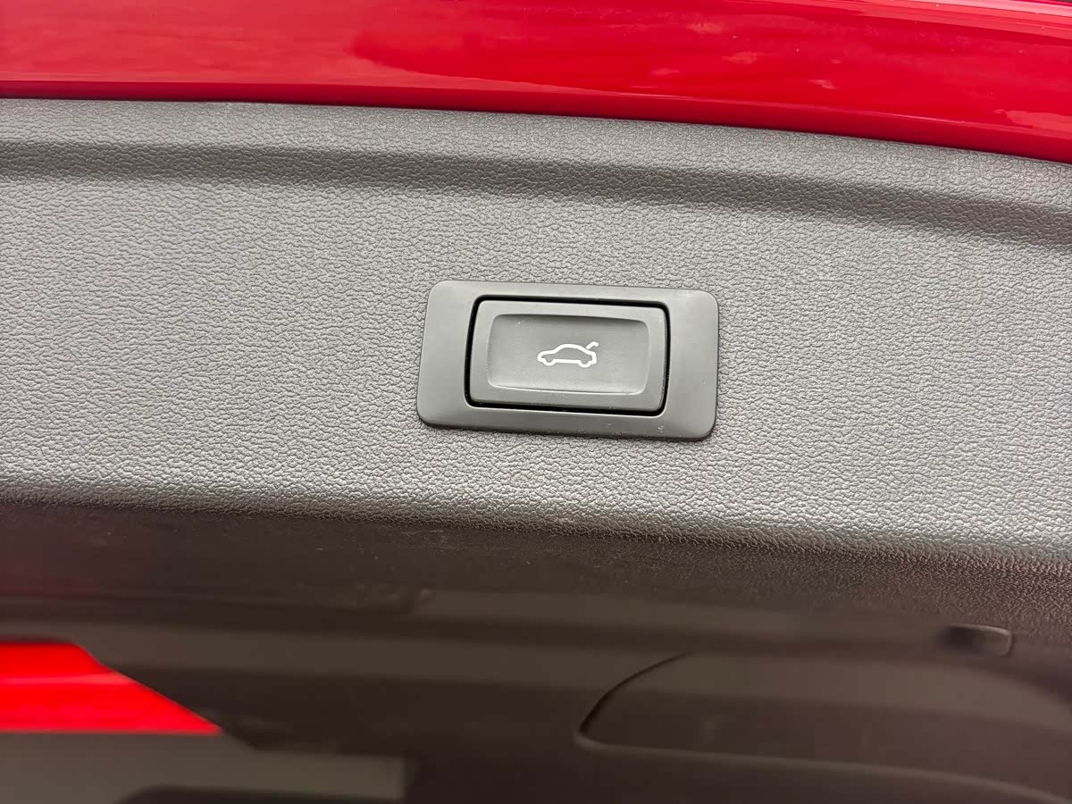 Audi A3 1.4 л 2023 г. красный/фиолетовый, пробег 43000 км