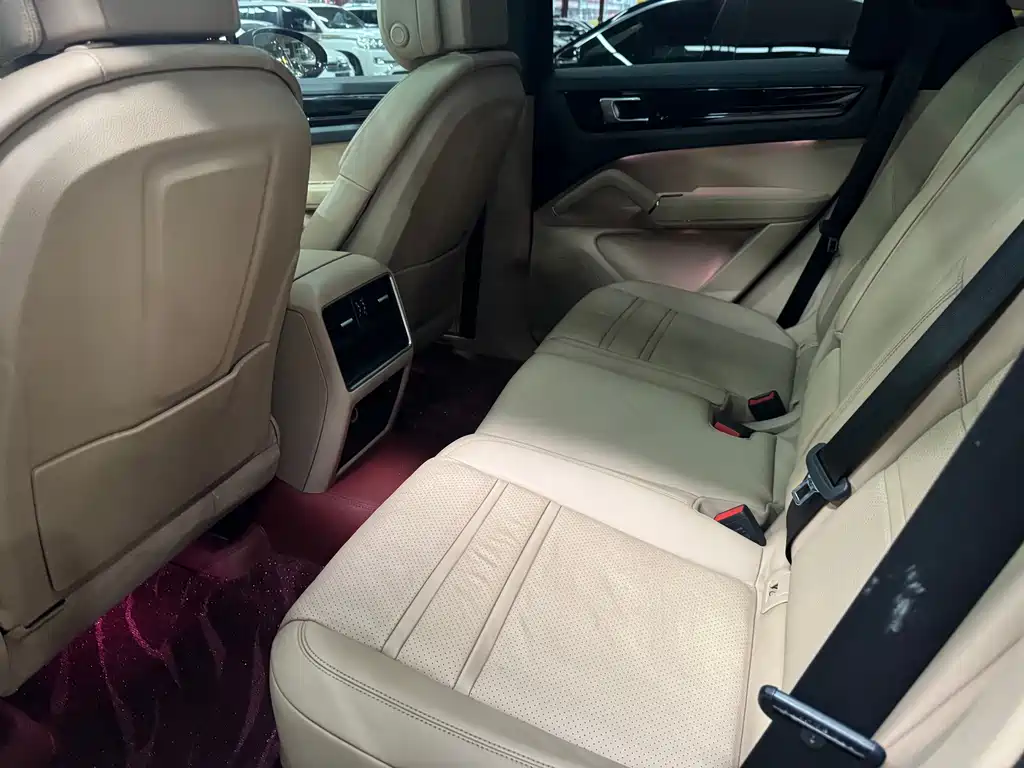 Porsche Cayenne — миниатюра 9