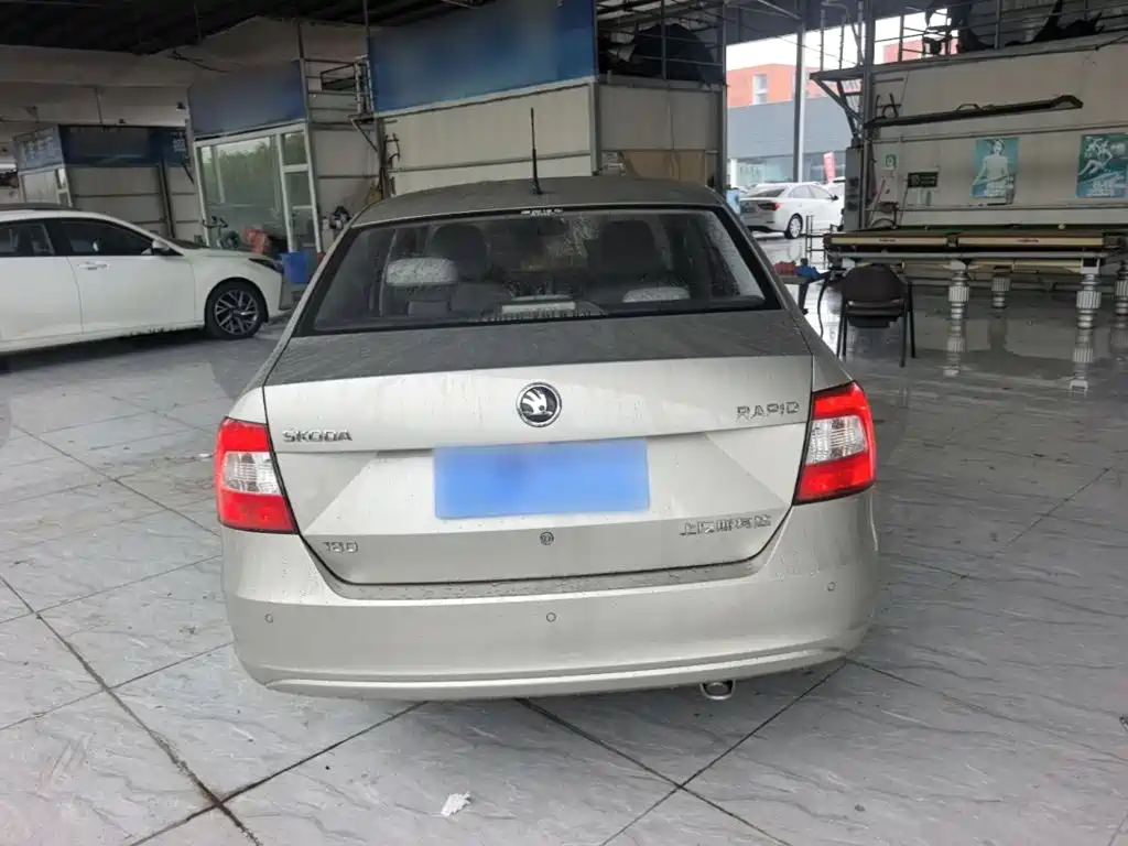 Skoda Rapid — миниатюра 6