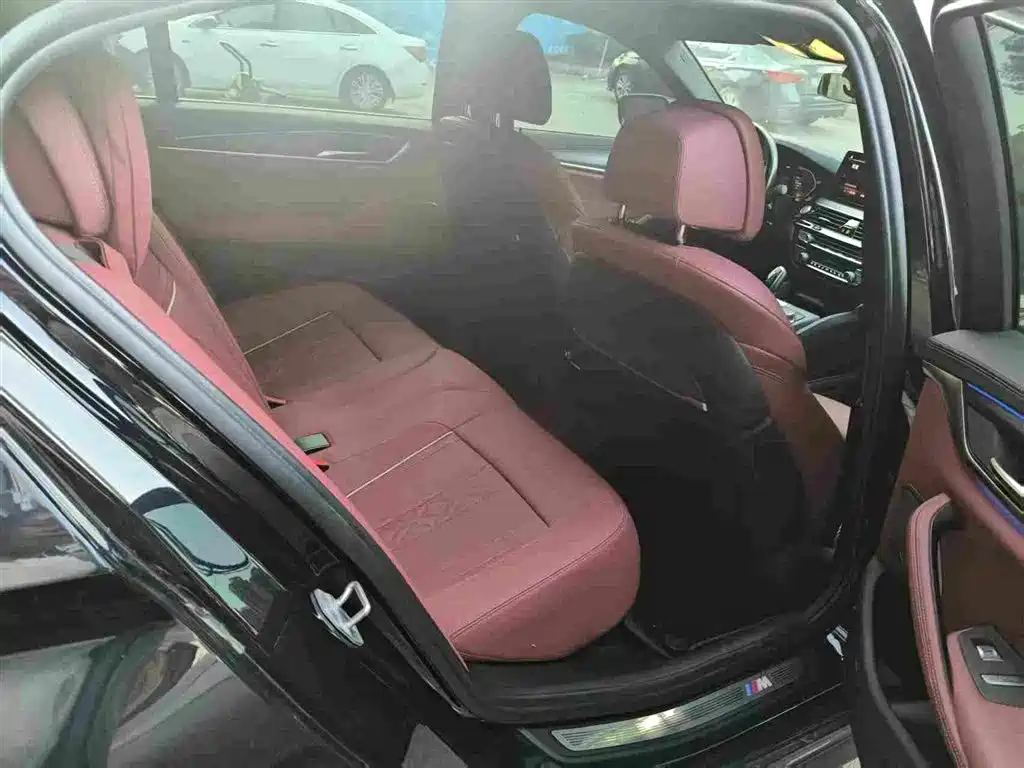 BMW 5 Series — миниатюра 7