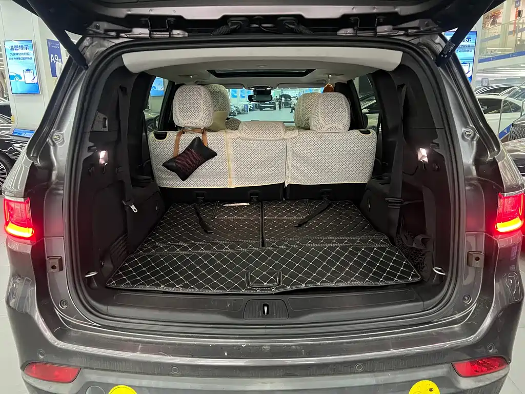 Jeep Grand Commander — миниатюра 7