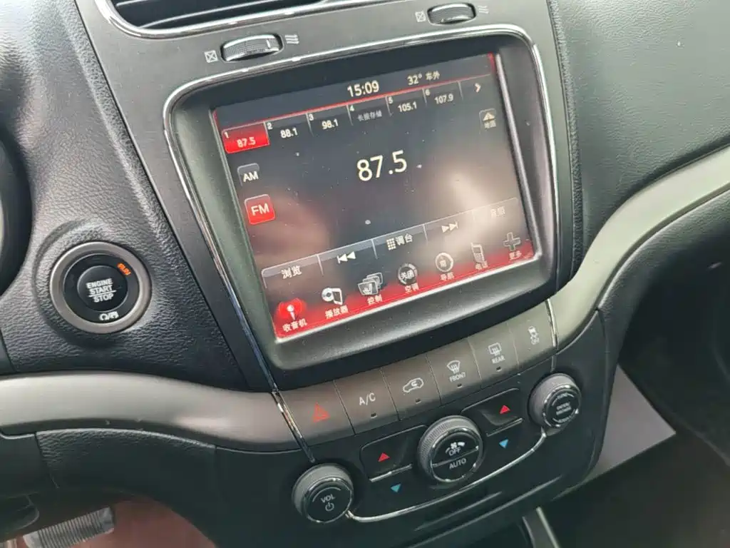 Dodge Journey — миниатюра 13