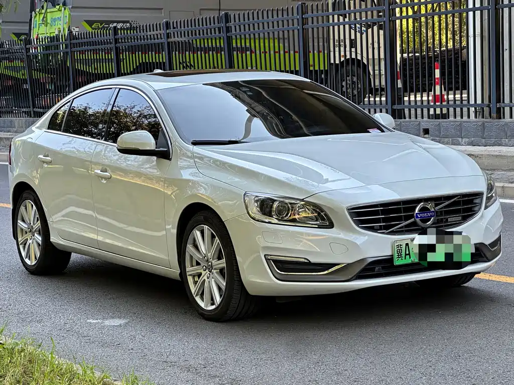 Volvo S60 PHEV — миниатюра 3