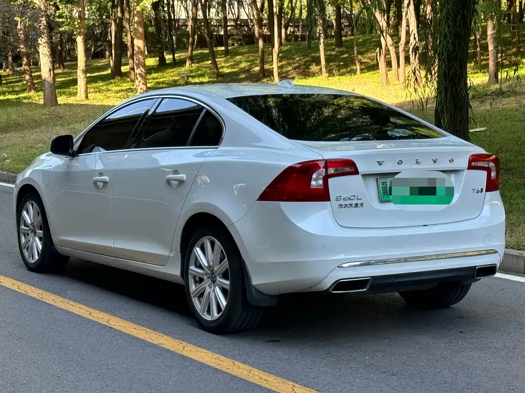 Volvo S60 PHEV — миниатюра 6