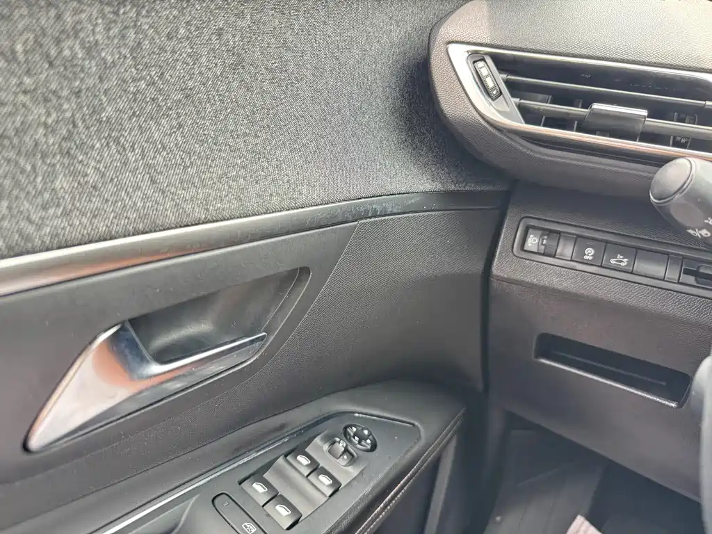 Peugeot 5008 — миниатюра 15