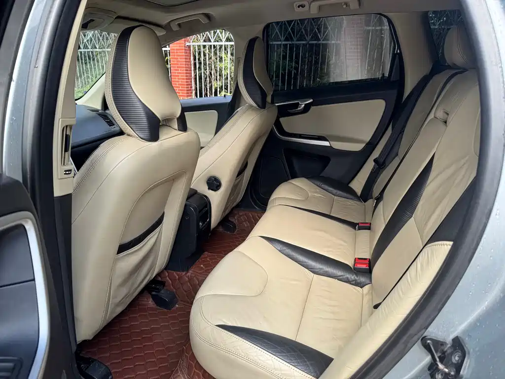 Volvo XC60 (Import) — миниатюра 8