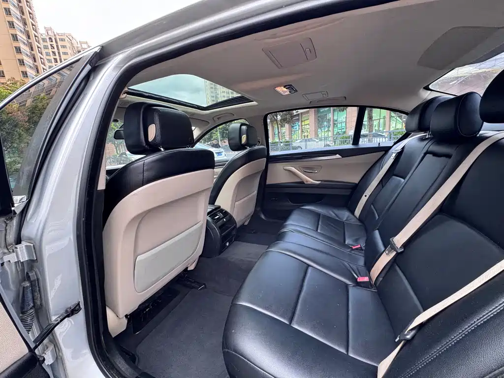 BMW 5 Series — миниатюра 11