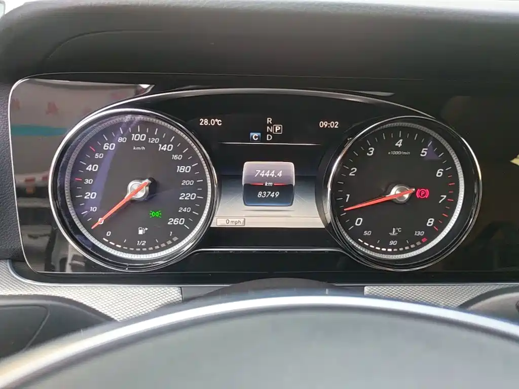 Mercedes-Benz E-Class — миниатюра 12
