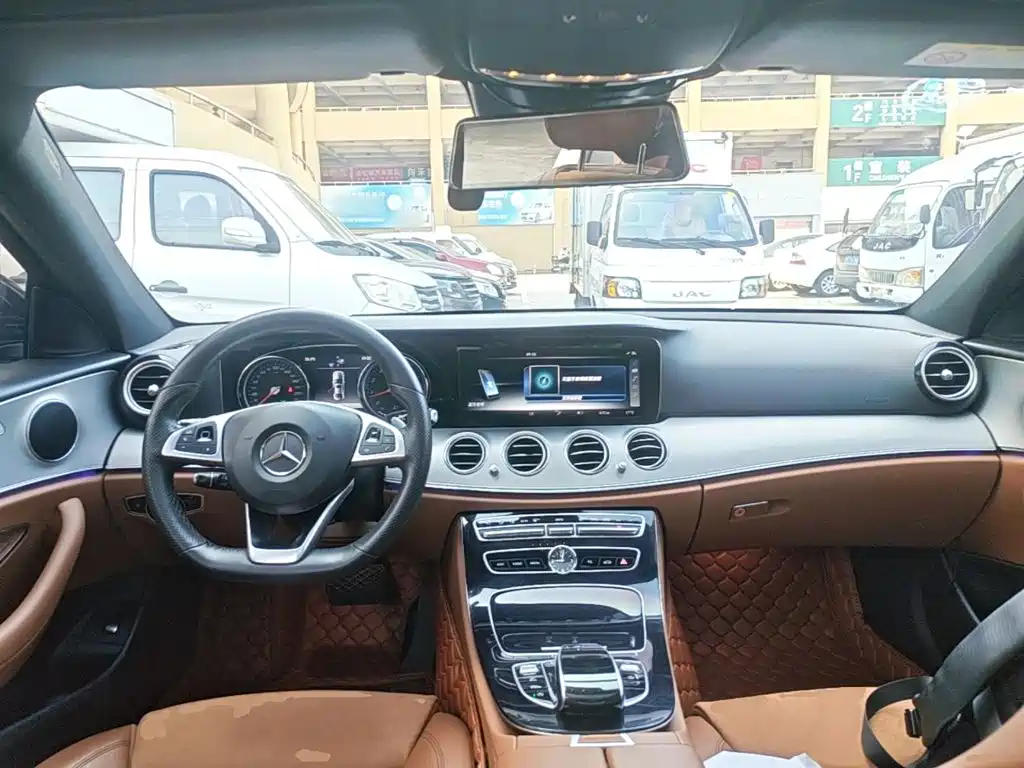 Mercedes-Benz E-Class — миниатюра 10