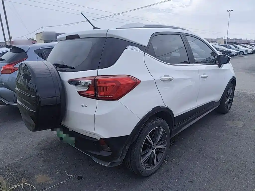 BYD Yuan EV — миниатюра 7