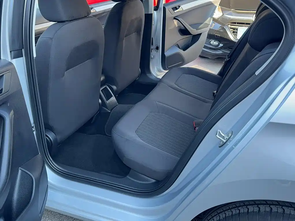 Volkswagen Jetta — миниатюра 13