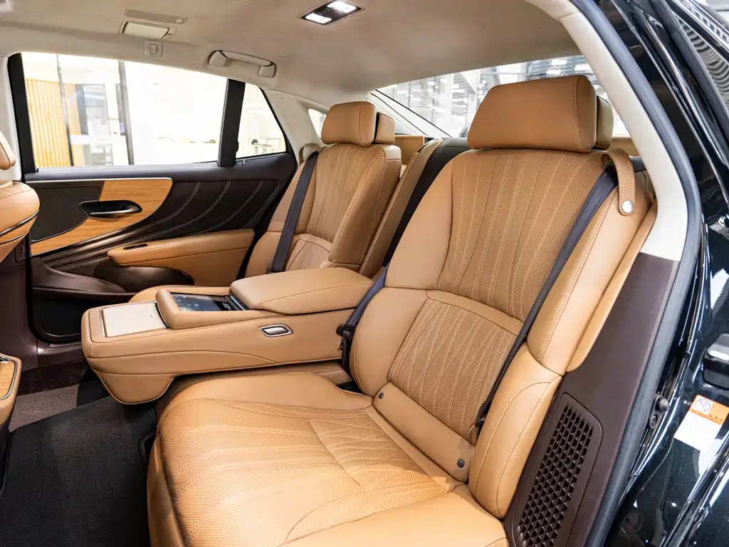 Lexus LS — миниатюра 12
