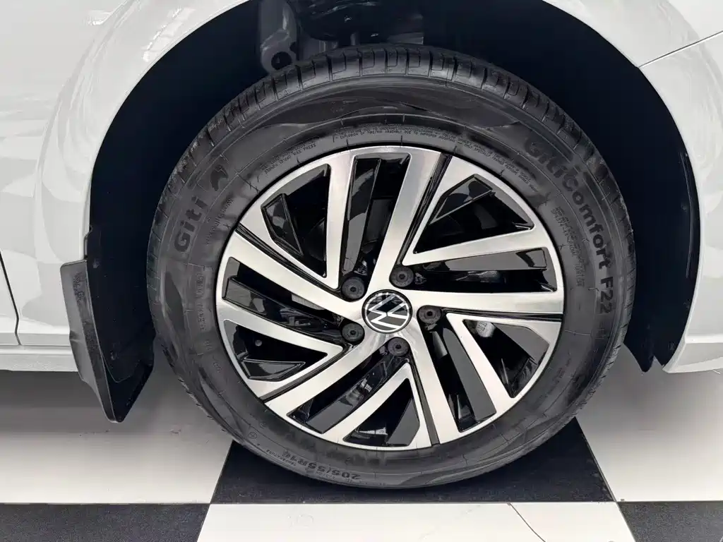 Volkswagen Lavida — миниатюра 5