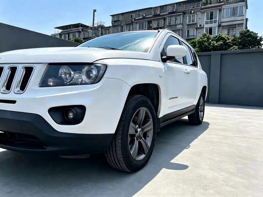 Jeep Compass (Import) — миниатюра 7