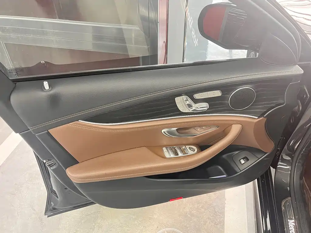 Mercedes-Benz E-Class — миниатюра 4