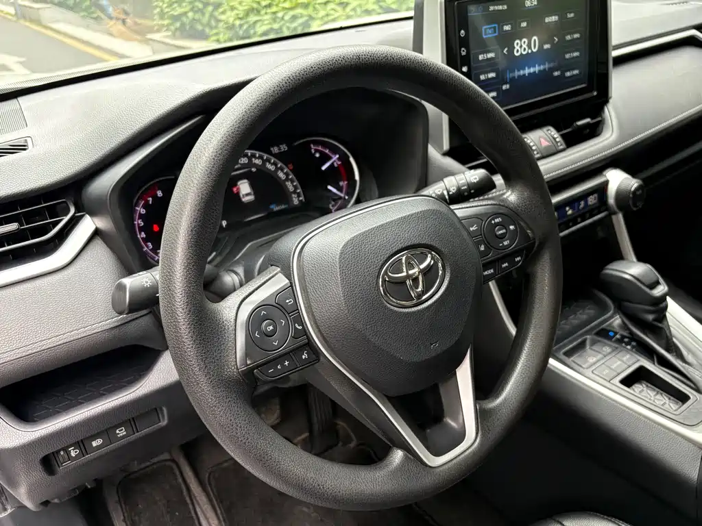 Toyota RAV4 — миниатюра 14