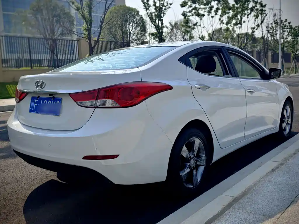 Hyundai Elantra Langdong — миниатюра 11