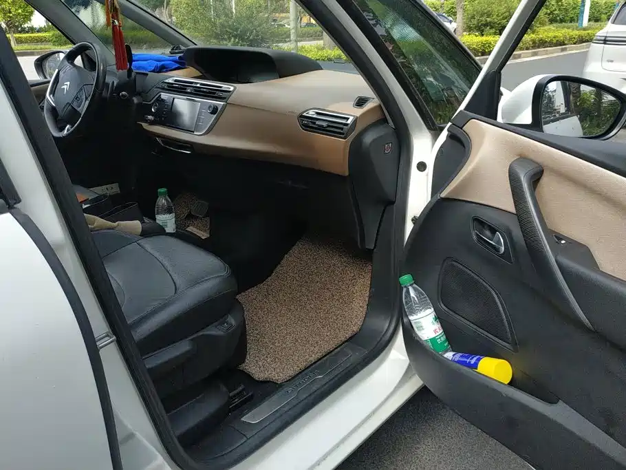 Citroen C4 Picasso — миниатюра 8