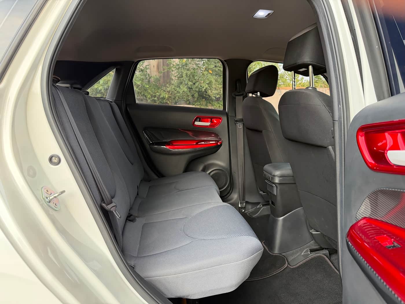 Honda Fit 1.5 л 2021 г. Белый, пробег 50000 км