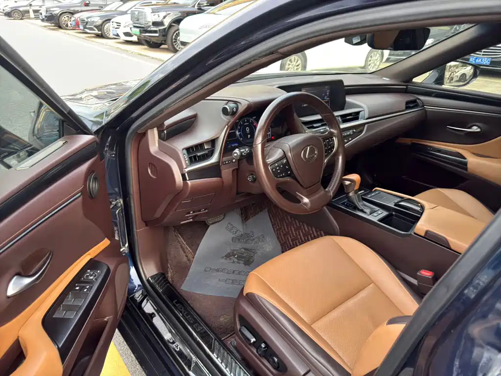 Lexus ES — миниатюра 6