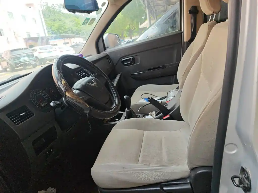 Wuling Rongguang V — миниатюра 8