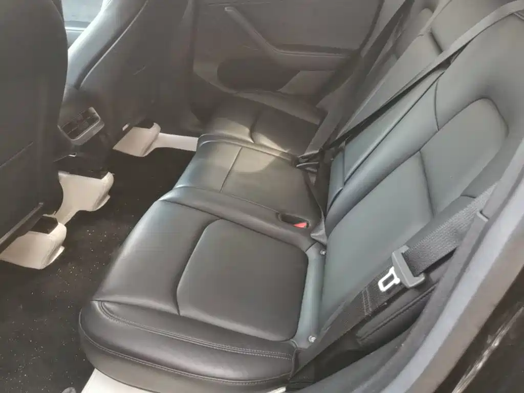 Tesla Model Y — миниатюра 17