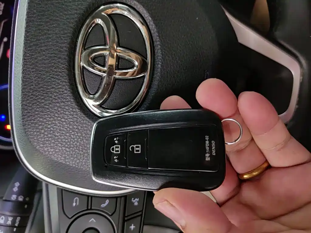 Toyota RAV4 — миниатюра 9