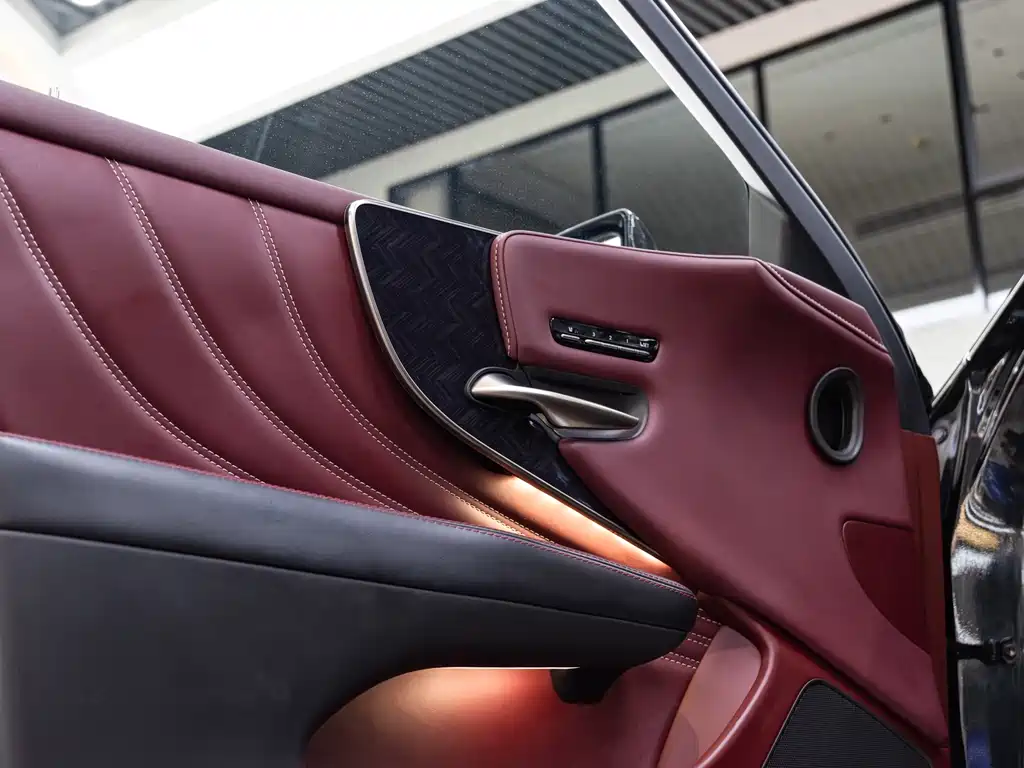 Lexus LS — миниатюра 21