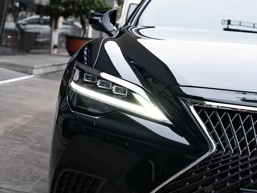 Lexus LS — миниатюра 6