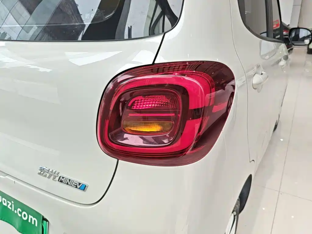 Wuling MINIEV — миниатюра 8