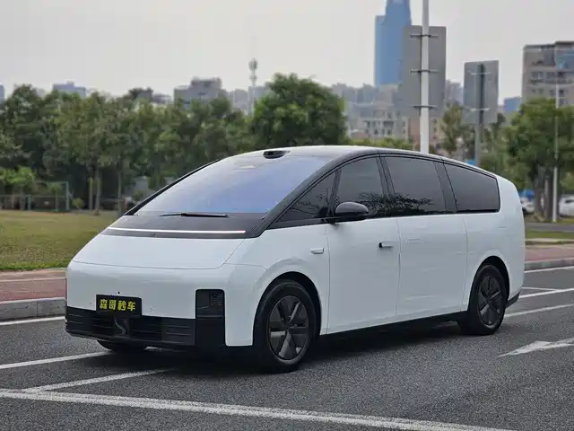 Li Auto IDEAL MEGA 2025