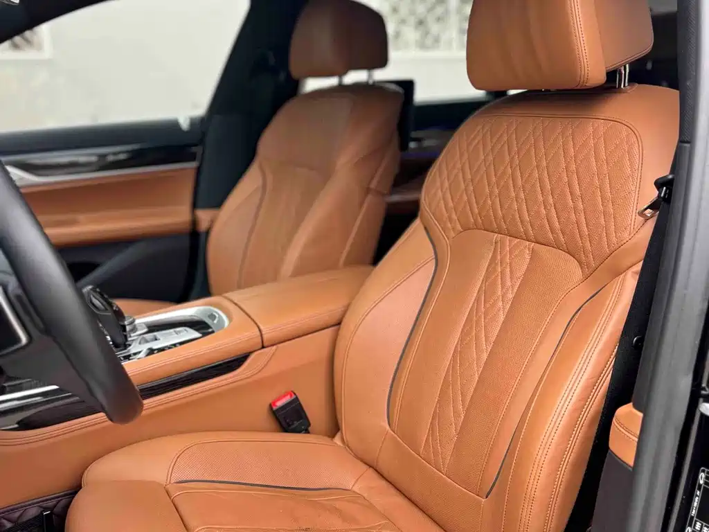 BMW 7 Series — миниатюра 9