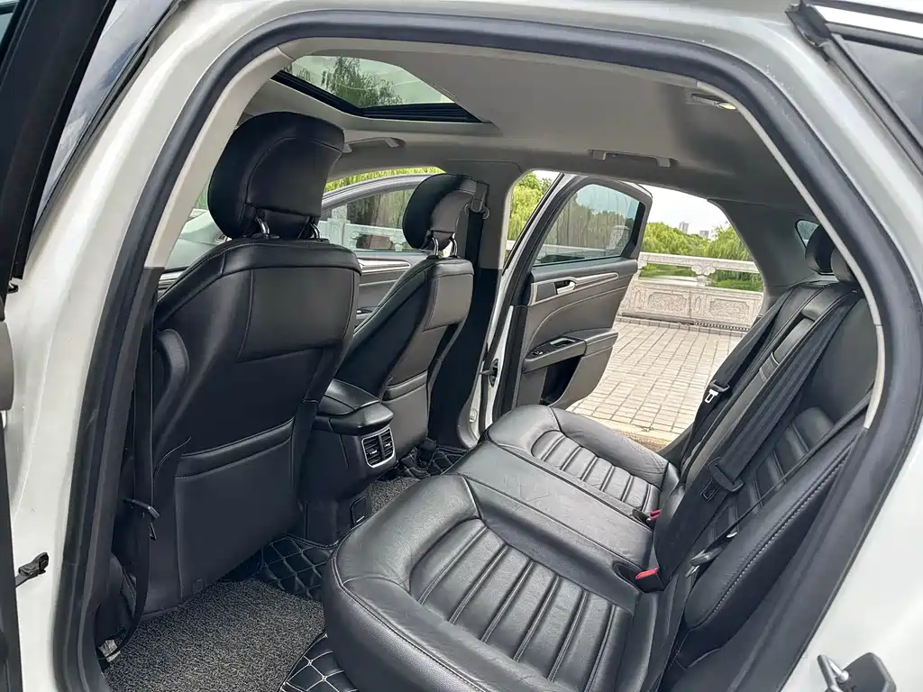 Ford Mondeo — миниатюра 11