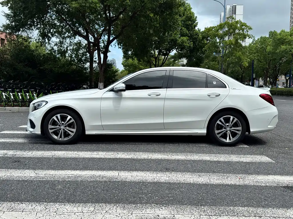 Mercedes-Benz C-Class — миниатюра 4