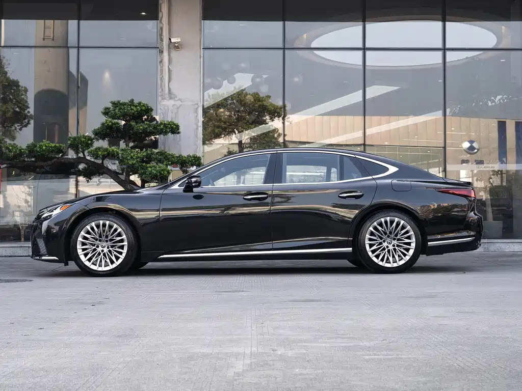 Lexus LS — миниатюра 4