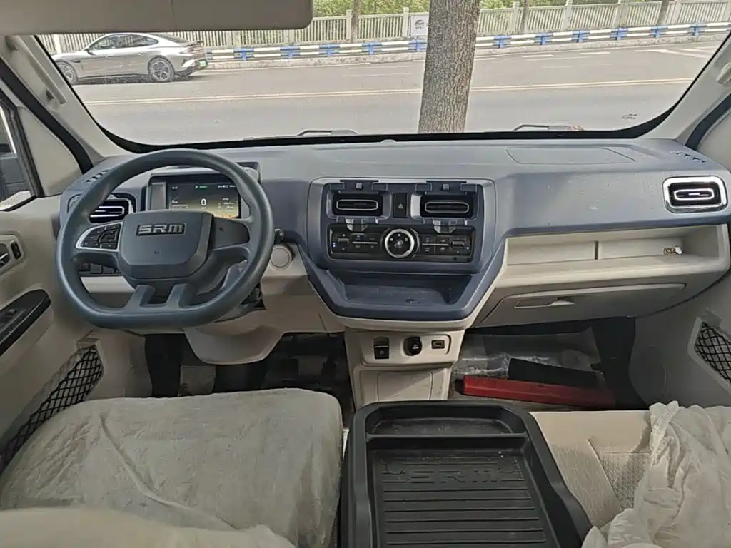 SRM Xinyuan E3L — миниатюра 10