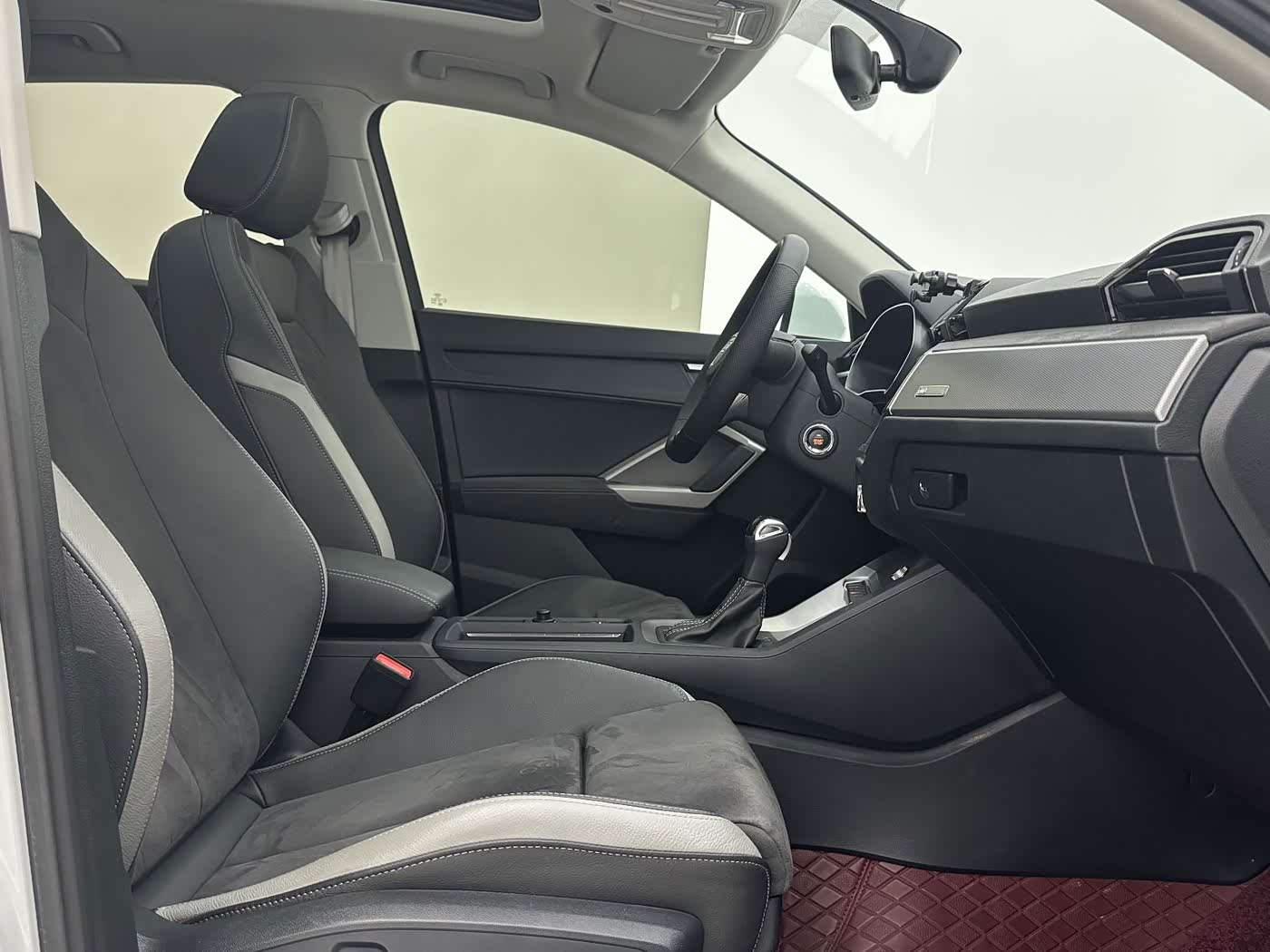 Audi Q3 1.4 л 2023 г. Белый, пробег 19000 км