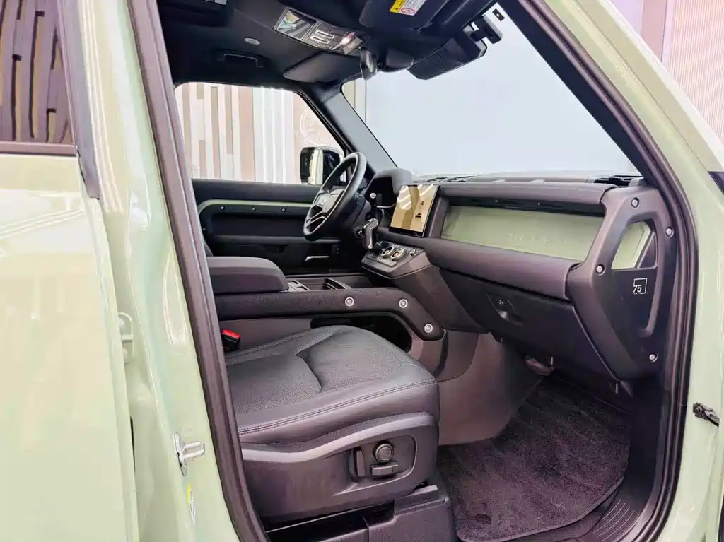 Land Rover Defender — миниатюра 26