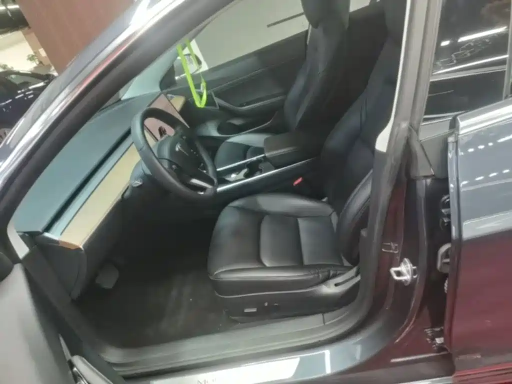 Tesla Model 3 — миниатюра 15