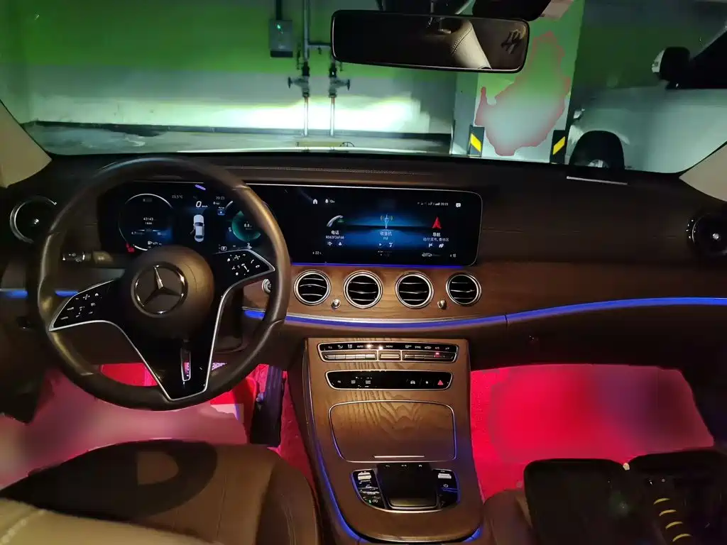 Mercedes-Benz E-Class — миниатюра 13
