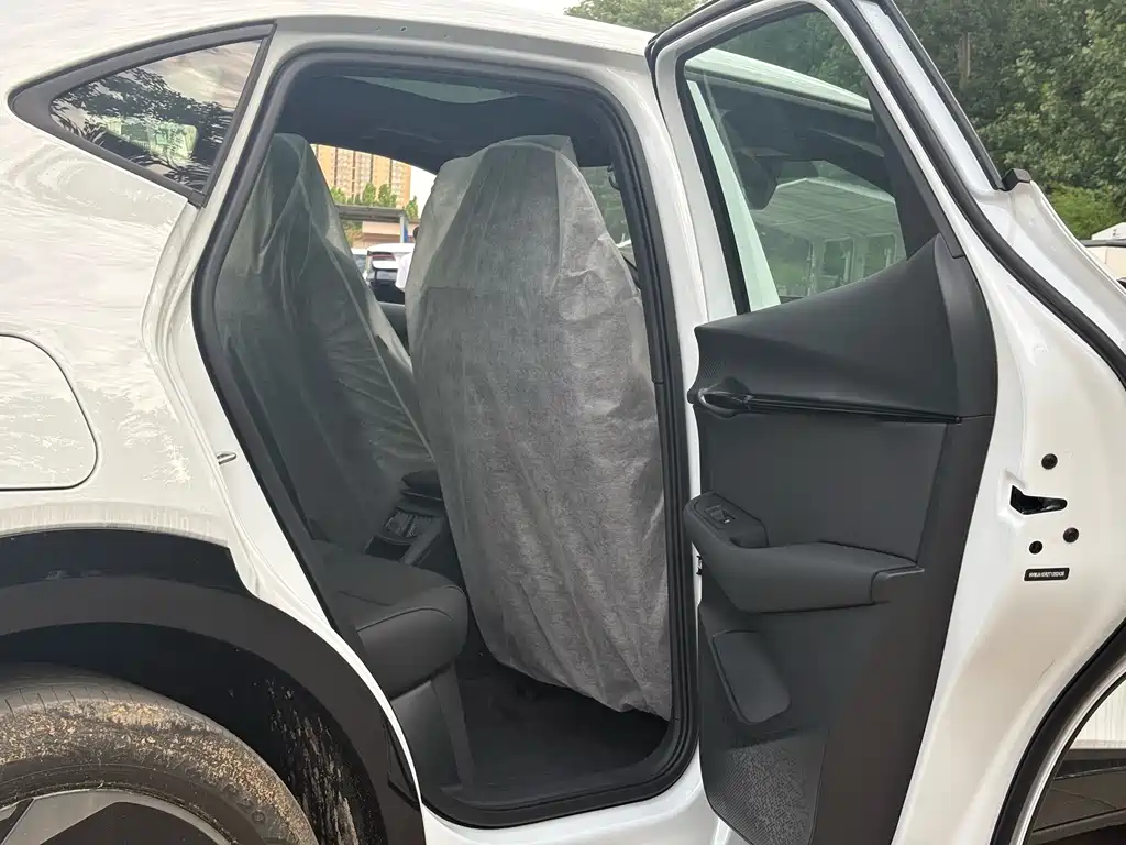 Volkswagen 06 2025 Pure