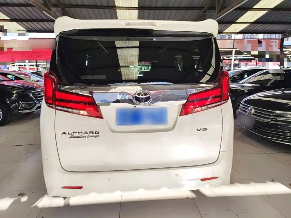 Toyota Alphard — миниатюра 6