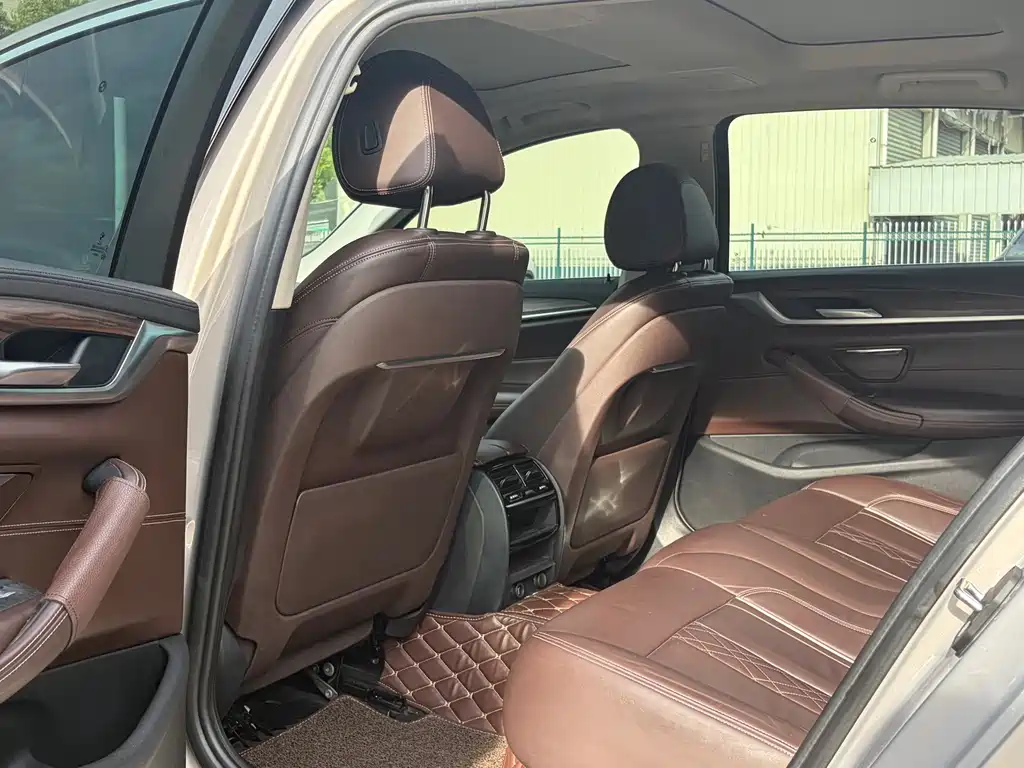 BMW 5 Series — миниатюра 9