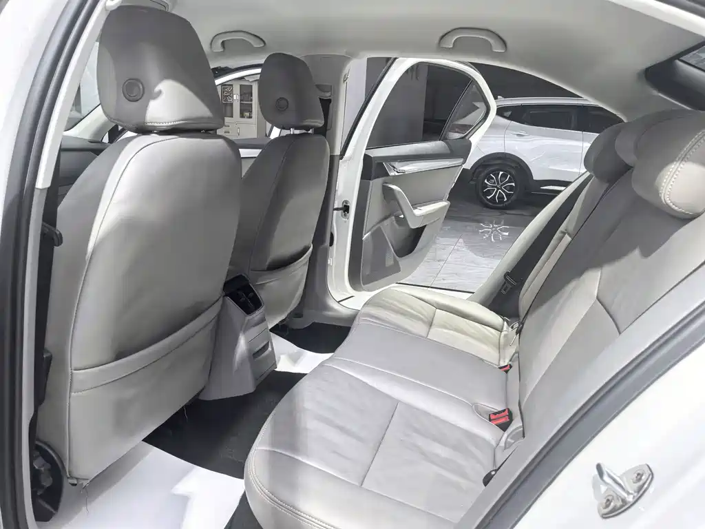 Skoda Octavia 2015 1.6L AT